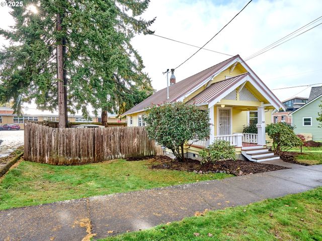 308 A St, Silverton, OR 97381