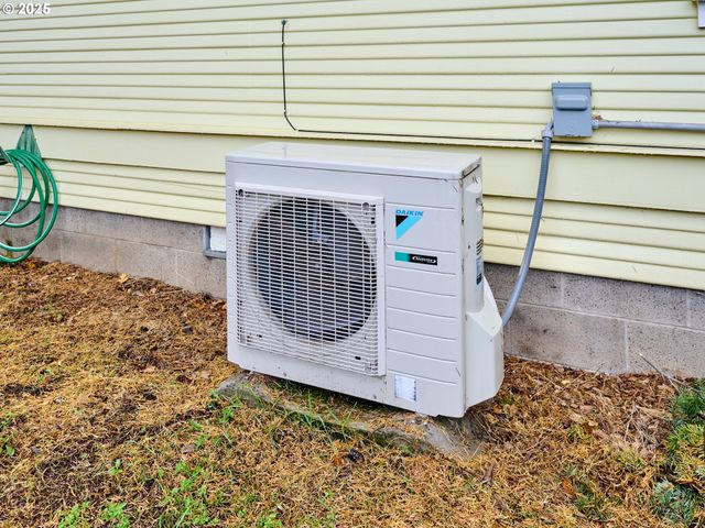 308 A St, Silverton, OR 97381