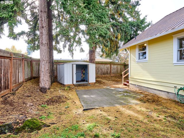 308 A St, Silverton, OR 97381