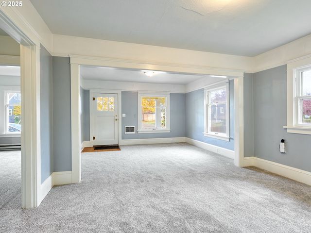 308 A St, Silverton, OR 97381