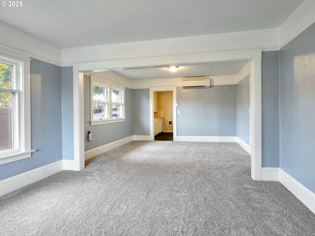 308 A St, Silverton, OR 97381