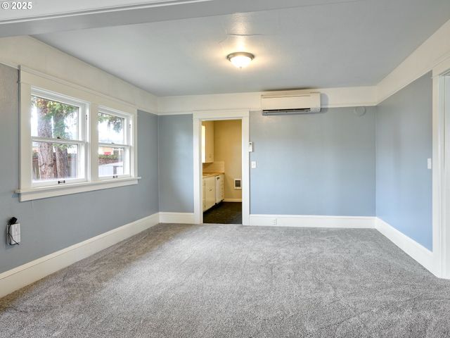 308 A St, Silverton, OR 97381