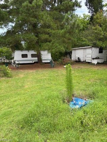 1993 Mark Pine RD, Hayes, VA 23072