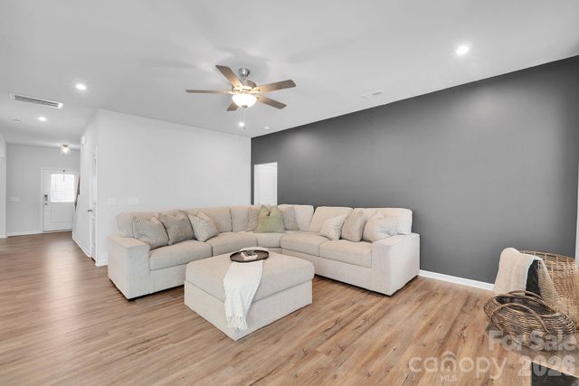 6409 Alanbrook Road, Charlotte, NC 28215