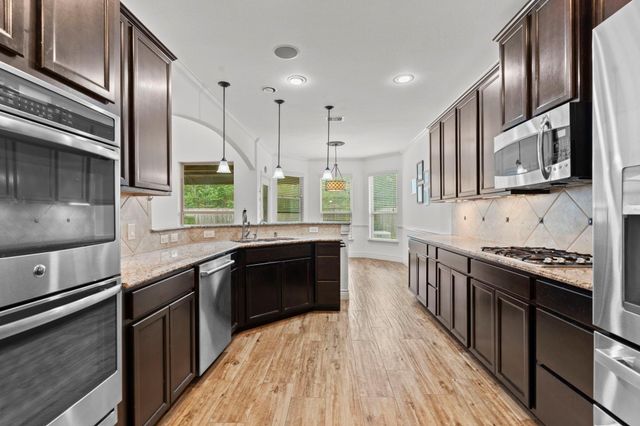 6 Pilot Rock Place, Tomball, TX 77375