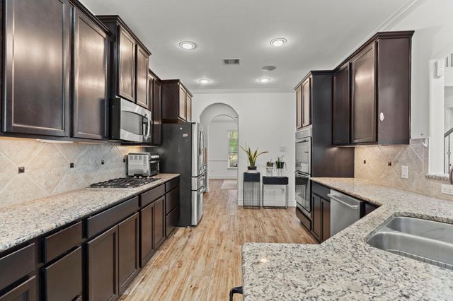 6 Pilot Rock Place, Tomball, TX 77375