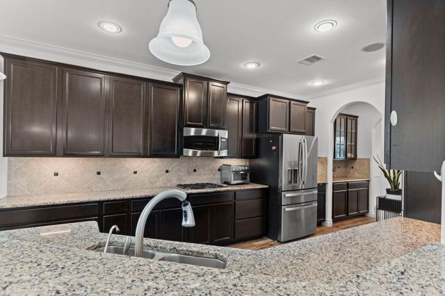 6 Pilot Rock Place, Tomball, TX 77375