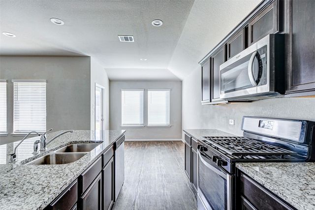 40454 Red Poppy Ln, Magnolia, TX 77354