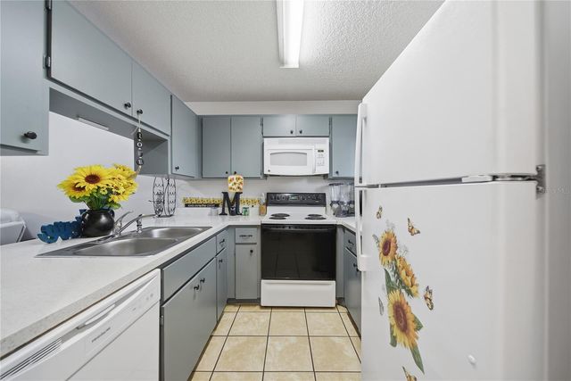 39132 COUNTY ROAD 54 2066, Zephyrhills, FL 33542