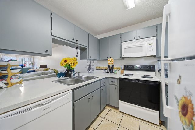 39132 COUNTY ROAD 54 2066, Zephyrhills, FL 33542