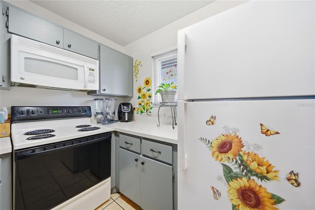 39132 COUNTY ROAD 54 2066, Zephyrhills, FL 33542