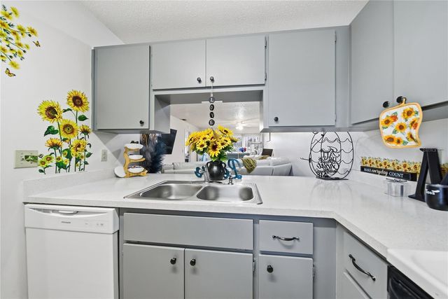 39132 COUNTY ROAD 54 2066, Zephyrhills, FL 33542