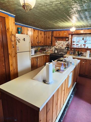 115 E Idaho, Virginia City, MT 59755