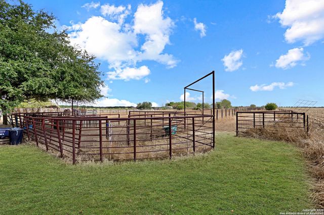 10862 Fm 537, Stockdale, TX 78160
