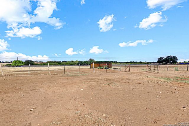 10862 Fm 537, Stockdale, TX 78160