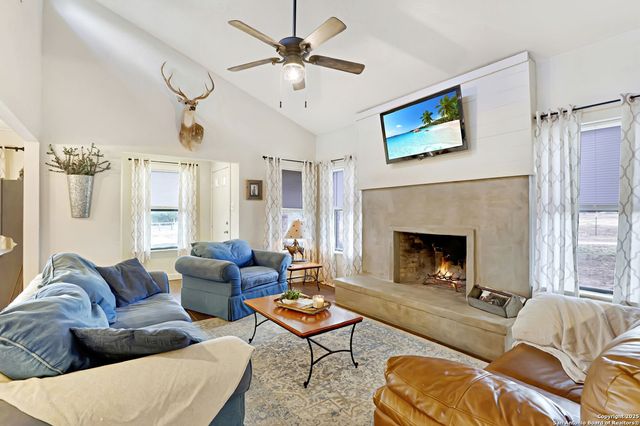 10862 Fm 537, Stockdale, TX 78160