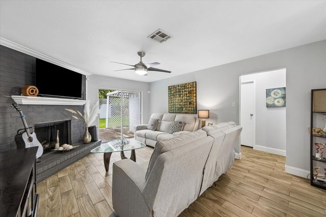 2907 Arkansas Avenue, Dickinson, TX 77539