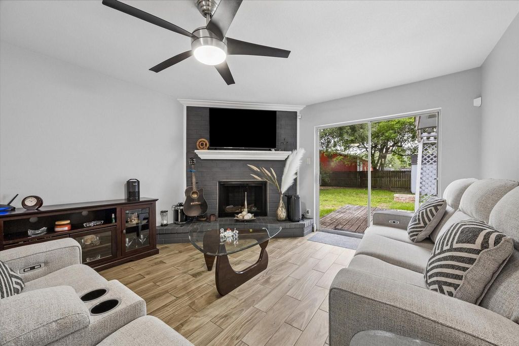 2907 Arkansas Avenue, Dickinson, TX 77539