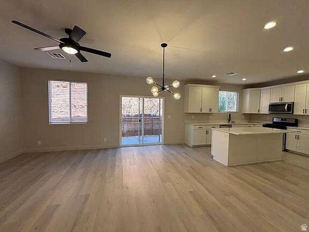 Image 12 of property listing at 840 N TWIN LAKES DR #414, St. George, UT 84770