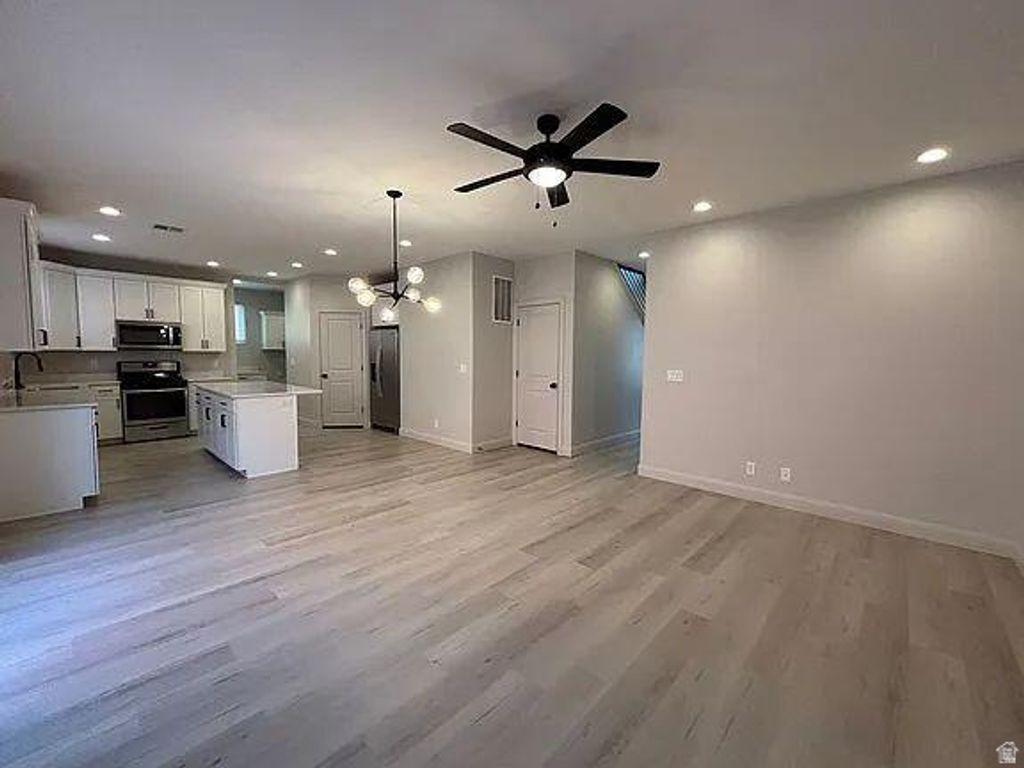 Image 13 of property listing at 840 N TWIN LAKES DR #414, St. George, UT 84770