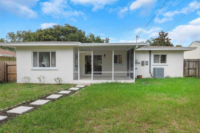 245 GROVE CIR N, Dunedin, FL 34698