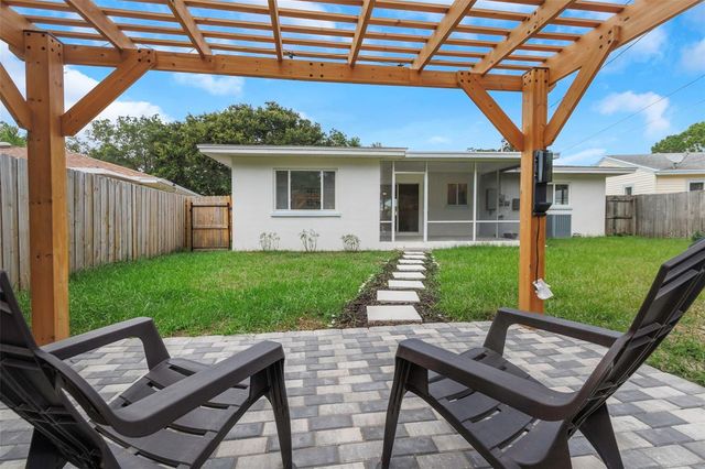 245 GROVE CIR N, Dunedin, FL 34698
