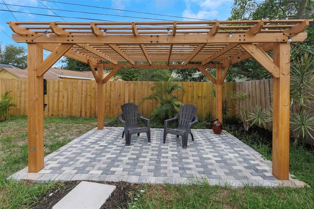 245 GROVE CIR N, Dunedin, FL 34698