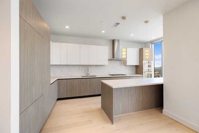 1711 Allen Parkway 2202, Houston, TX 77019