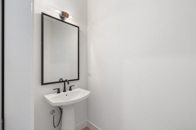 1711 Allen Parkway 2202, Houston, TX 77019