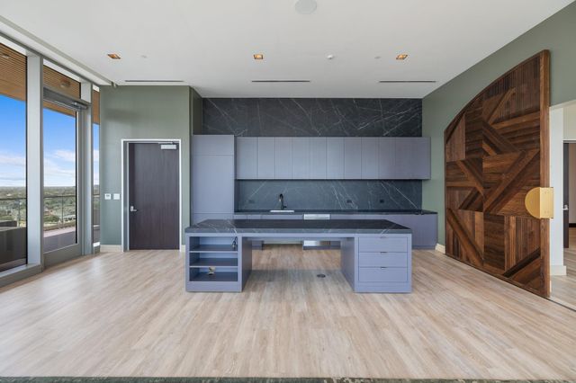 1711 Allen Parkway 2202, Houston, TX 77019