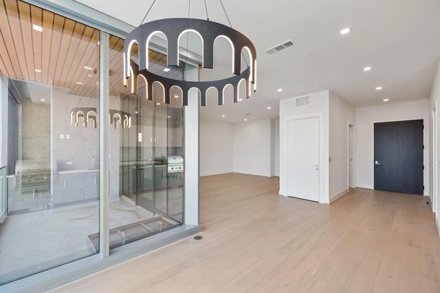 1711 Allen Parkway 2202, Houston, TX 77019