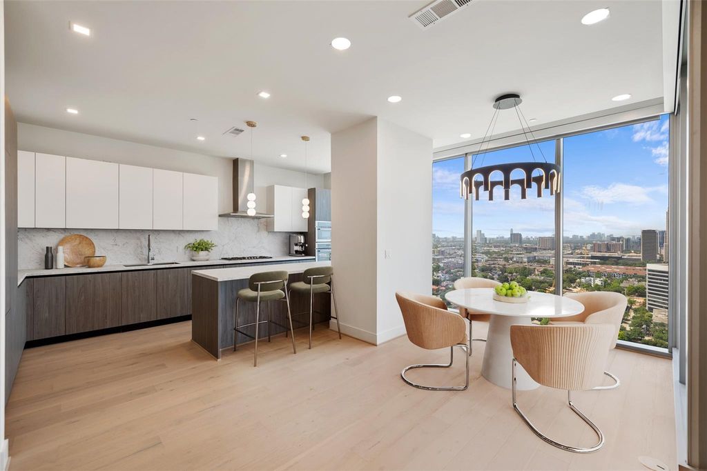 1711 Allen Parkway 2202, Houston, TX 77019