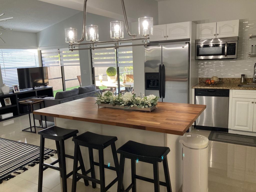 7615 Solimar Circle, Boca Raton, FL 33433
