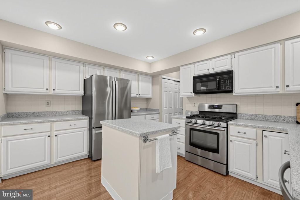 554 HERITAGE OAK DR, Yardley, PA 19067 — photo 4