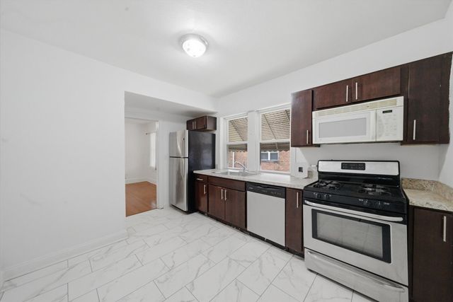 2728 Grove Avenue, Berwyn, IL 60402