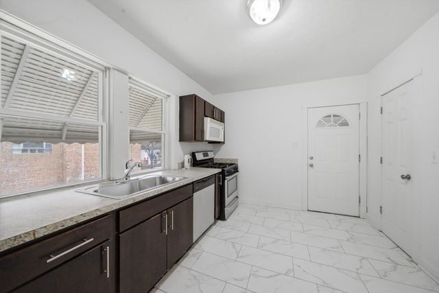 2728 Grove Avenue, Berwyn, IL 60402