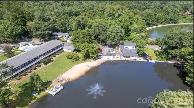 1150 W Blue Ridge Road, Flat Rock, NC 28731