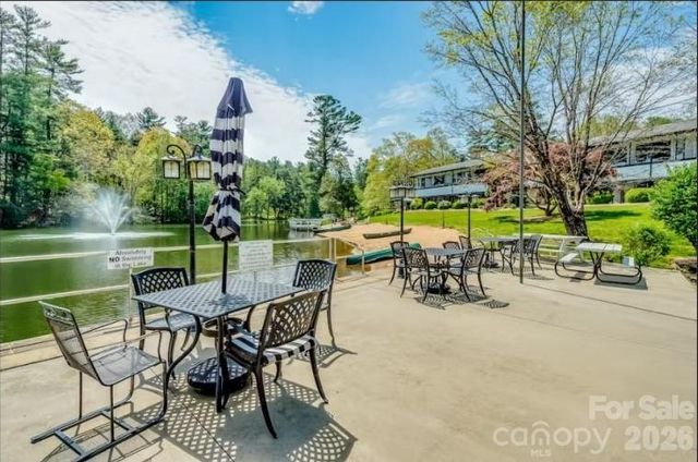 1150 W Blue Ridge Road, Flat Rock, NC 28731