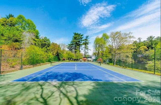 1150 W Blue Ridge Road, Flat Rock, NC 28731