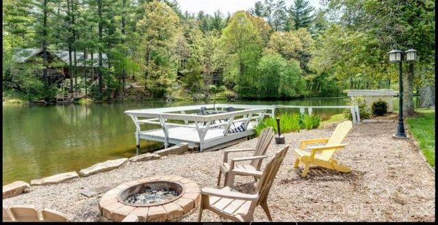 1150 W Blue Ridge Road, Flat Rock, NC 28731