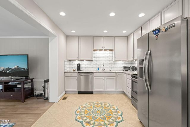 8803 Rollingwood Road, Chapel Hill, NC 27516