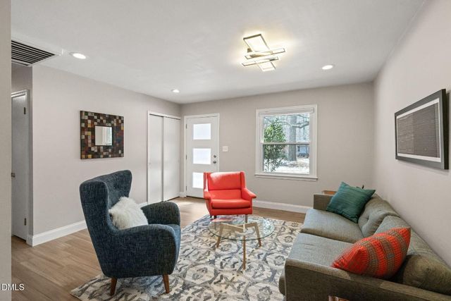 8803 Rollingwood Road, Chapel Hill, NC 27516