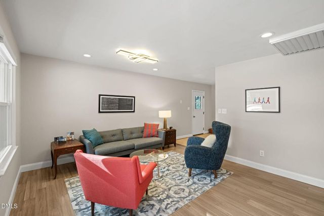 8803 Rollingwood Road, Chapel Hill, NC 27516