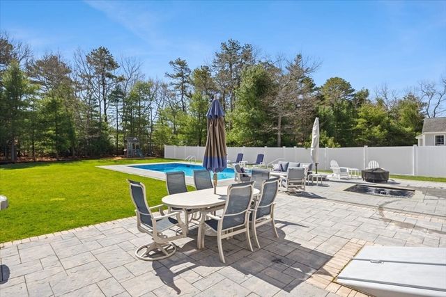 20 Settlers Way, Bourne, MA 02532
