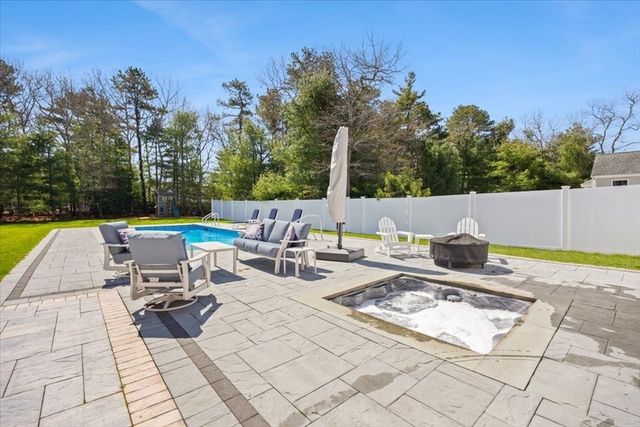 20 Settlers Way, Bourne, MA 02532