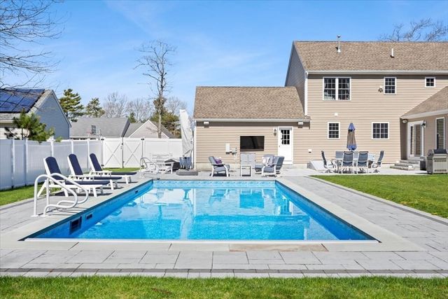 20 Settlers Way, Bourne, MA 02532