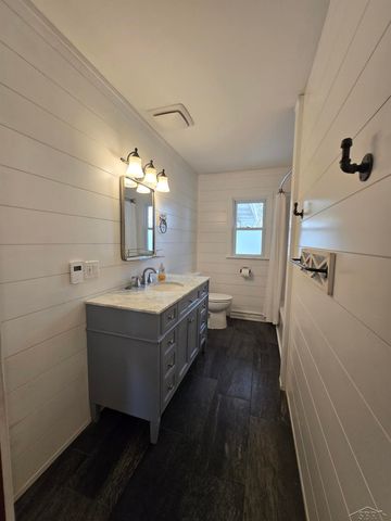 2055 S Farley Road, Bay City, MI 48747