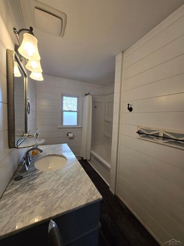 2055 S Farley Road, Bay City, MI 48747