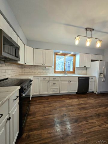 2055 S Farley Road, Bay City, MI 48747