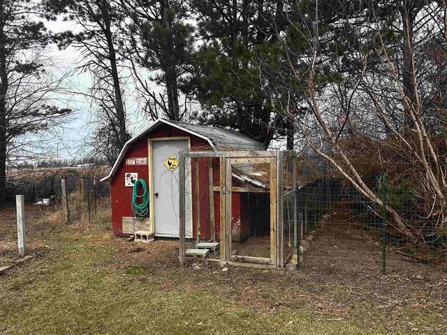 2055 S Farley Road, Bay City, MI 48747